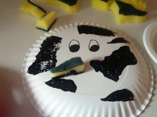 Click Clack Moo Craft Fun With a Paper Plate and Sponges