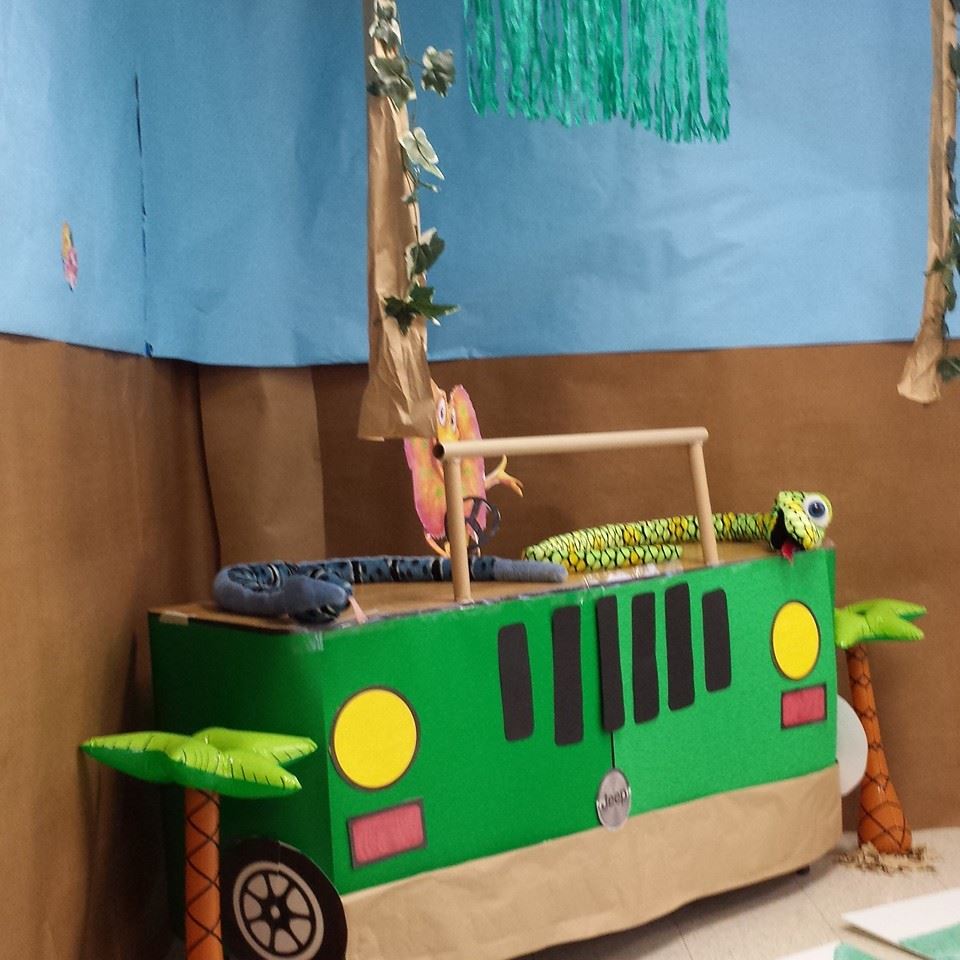 Jeep desk safari theme
